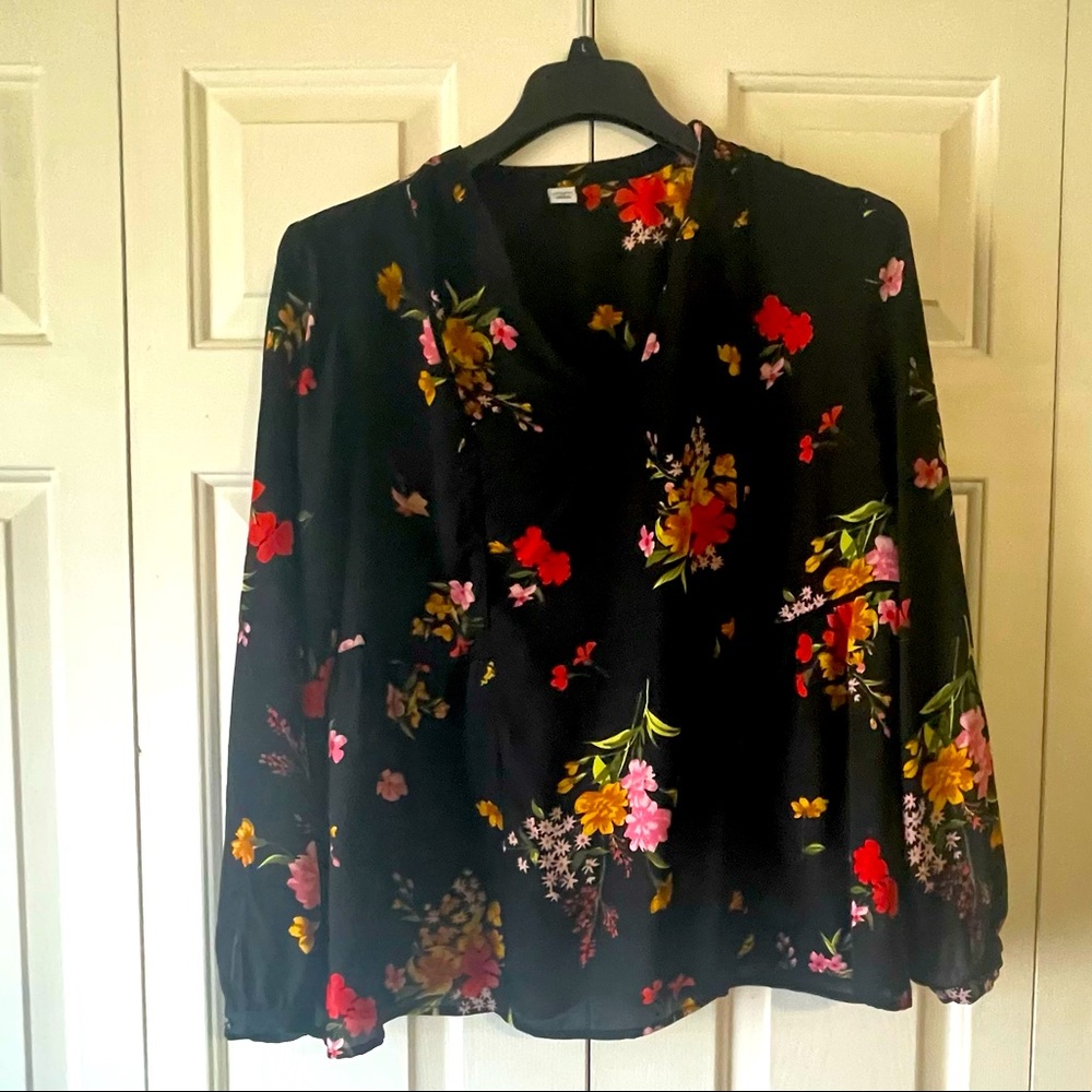 Old navy floral blouse size XL